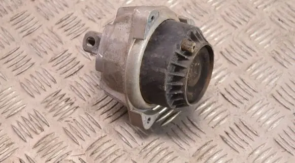 BMW 5 F10 F11 Engine mount bracket 6777371