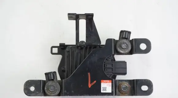 Toyota Avensis T270 Distronic sensor radar 8821020010