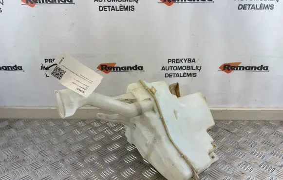 Suzuki Grand Vitara II Windshield washer fluid reservoir/tank