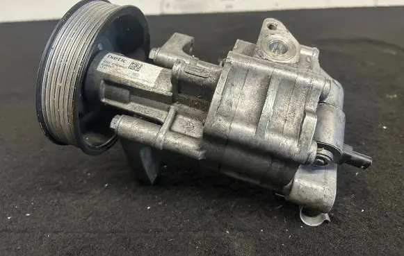 BMW X6 E71 Power steering pump 679646403 5002447