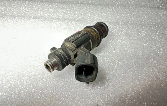 Audi A8 S8 D2 4D Fuel injector 07D906031 0280156059
