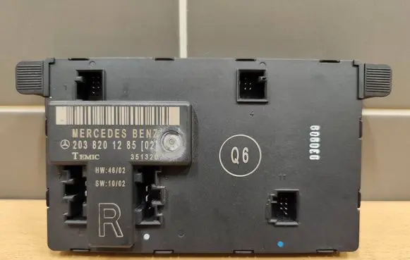 Mercedes-Benz C W203 Door control unit/module 2038201285 351320