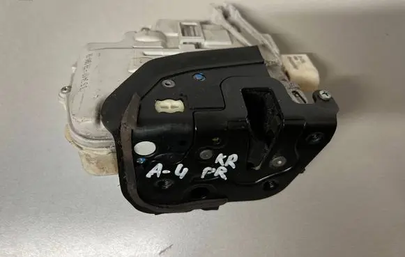 Audi A4 S4 B7 8E 8H Front door lock 8E1837015A