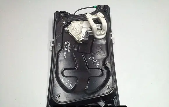 Land Rover Discovery 3 - LR3 Front door window regulator with motor 
