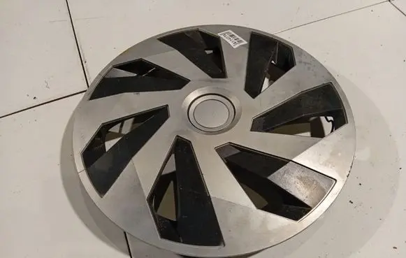 Nissan Micra R14 wheel hub/cap/trim