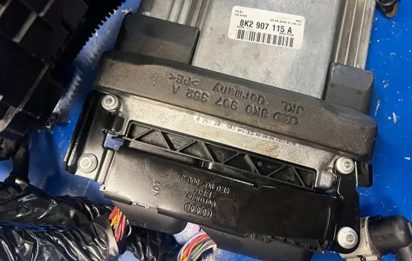 Audi A4 S4 B8 8K Engine control unit/module 8K2907115A 8K0907352A