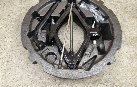 Volvo XC40 Tool set 31680052 8888528100