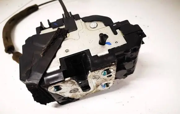 Nissan X-Trail T32 Rear door lock 