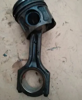 Hyundai Santa Fe Piston with connecting rod