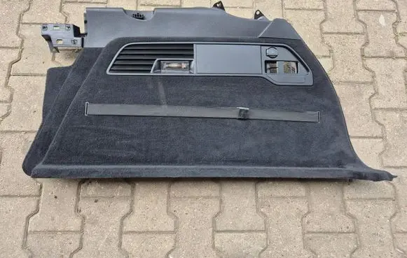 Volkswagen Touareg II Trunk/boot side trim panel 7P6863820