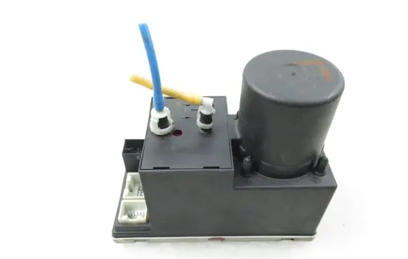 Audi A3 S3 8L Central locking vacuum pump 8L0862257L