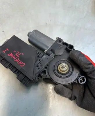 Porsche Cayenne (9PA) Rear door window regulator motor 7L0959794A