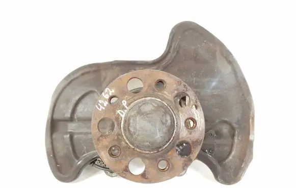 Mercedes-Benz C W204 Front wheel hub A2043320201