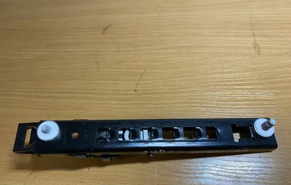 Mercedes-Benz S W221 Seat belt height adjuster A2218600888 C3609