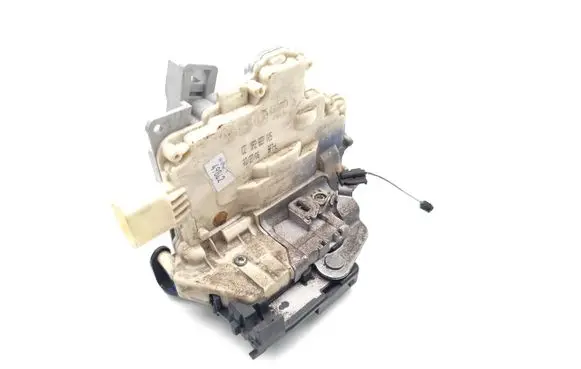 Volkswagen Eos Front door lock 1P2837015