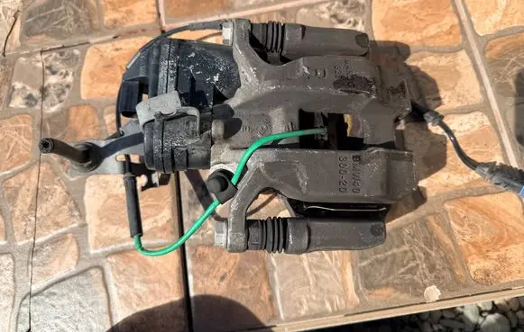 BMW 3 G20 G21 Rear brake caliper 8832472