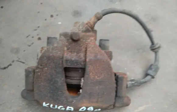 Ford Kuga I Front brake caliper