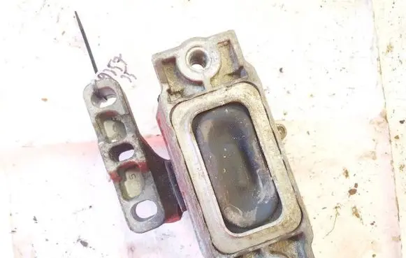 Skoda Octavia Mk2 (1Z) Engine mount bracket 1k0199262