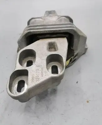 Mercedes-Benz CLA C117 X117 W117 Engine mount bracket A2462400617