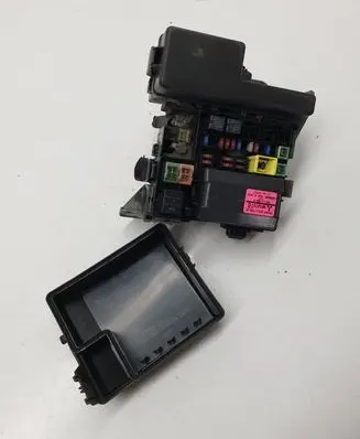 Mitsubishi Grandis Fuse module MR587816