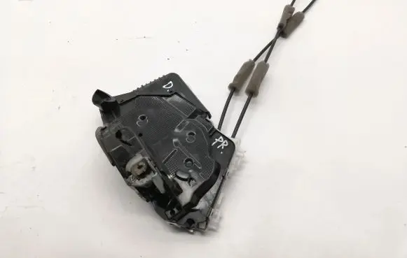 Toyota Yaris Cross Front door lock