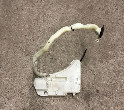 BMW 5 F10 F11 Lamp washer fluid tank 8050439 132640