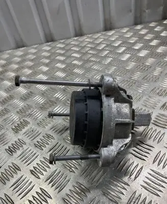 BMW 5 F10 F11 Engine mount bracket 6785602