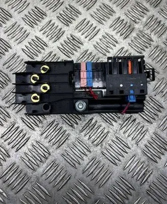 Mercedes-Benz E W211 Fuse module E0000031 013948411 013948421