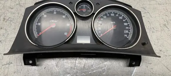 Opel Zafira B Speedometer (instrument cluster) 13225980