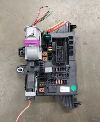 Opel Insignia A Fuse module 22737769 00250903712
