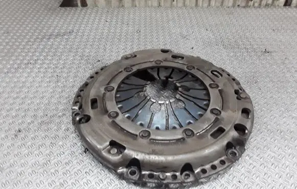 Volkswagen Golf V Pressure plate 03G141025N
