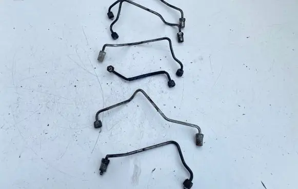 Toyota Avensis T250 Fuel injector supply line/pipe 