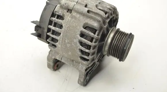 Renault Captur Generator/alternator 231001318R
