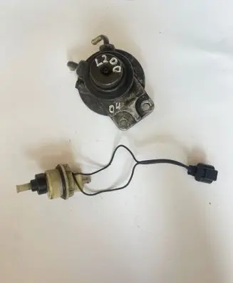 Mitsubishi L200 Fuel filter housing J1336006