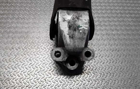 Engine mount bracket