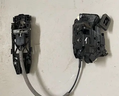 Volkswagen Golf VII Rear door lock 5K4839015Q