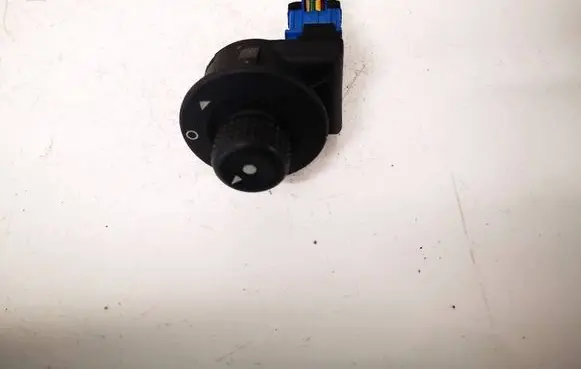Citroen Xsara Picasso Wing mirror switch 185526
