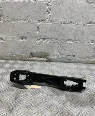 Rear door exterior handle/bracket