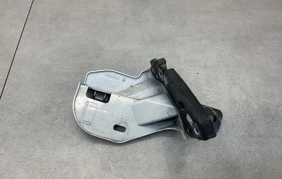 Land Rover Range Rover Evoque L538 Fender mounting bracket BJ3216A143AA