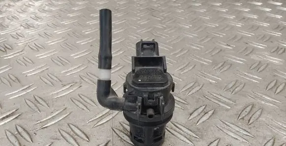 Toyota Urban Cruiser (XP110) Windscreen/windshield washer pump 8533060160
