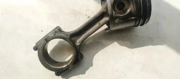 KIA Carnival Piston with connecting rod