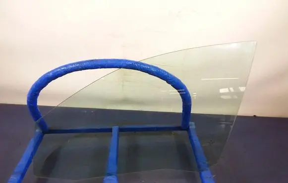 Chrysler Pacifica Front door window glass four-door 