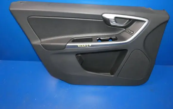 Volvo XC60 Front door card panel trim