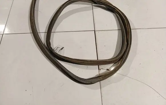 Toyota Corolla Verso AR10 Trunk rubber seal (body) 