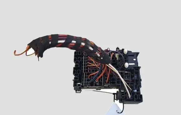 Skoda Octavia Mk3 (5E) Fuse module 5Q0937615C VWPE904182