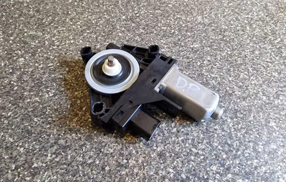 Dodge Durango Front door window regulator motor