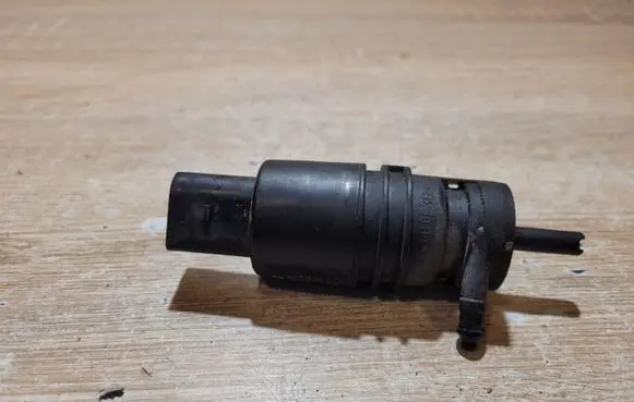 Volkswagen PASSAT B7 Windscreen/windshield washer pump 1K5955651