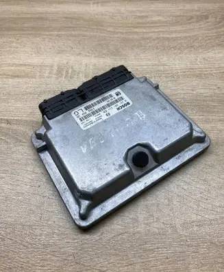 Opel Vectra B Engine control unit/module ECU 90569348 0281001634