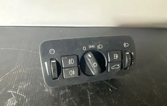 Volvo V70 Light switch 30739415 04066302