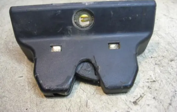 Renault Laguna I Tailgate/trunk/boot lock/catch/latch CHECBEKAS